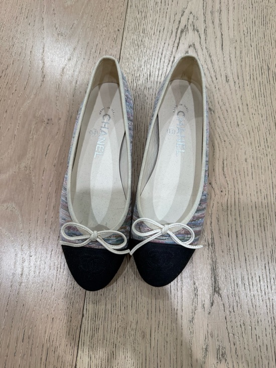 CHANEL Shoes - CHANEL Multicolor Tweed Ballet Flats with Black Cap Toe and Cream Bow